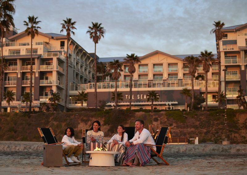 The Seabird Ocean Resort & Spa 800