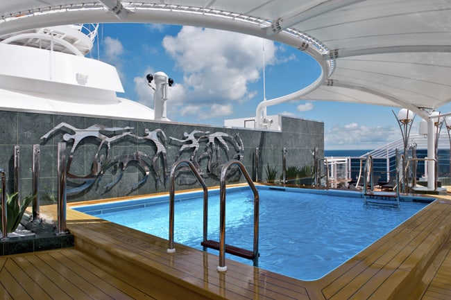 Yacht Club The One Pool