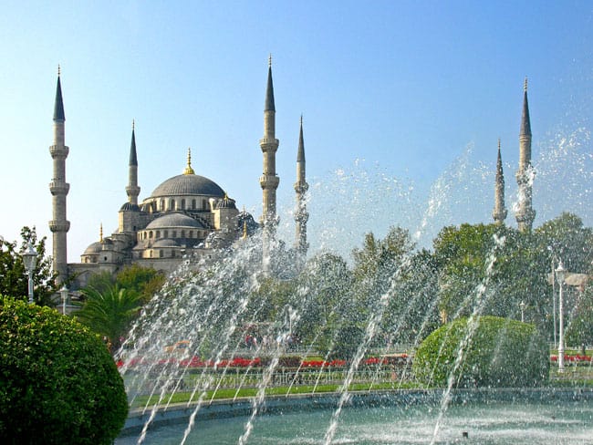 Blue Mosque, Istanbul. Photo credit: Dennis Jarvis @ Flikr