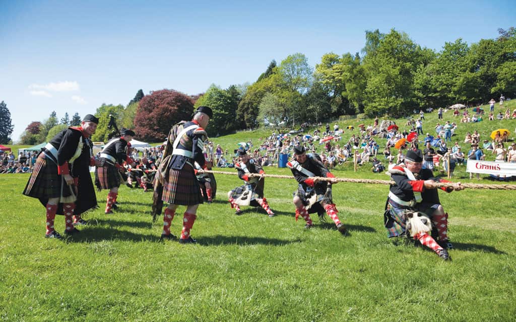 Atholl-Highlanders-compete-in-tug-o'-war-photo-credit-Visit-Scotland--Paul-Tomkins