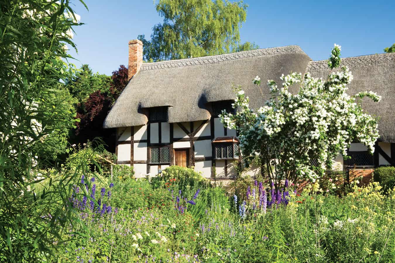 Anne-Hathaway's-Cottage-and-Gardens-photo-credit-VisitBritain-and-LeeBeel