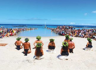 Mauna Lani Bay Hotel & Bungalows: Cultural performance for Turtle Independence Day at Mauna Lani Resort