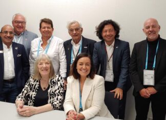 Carolyn Dow, front row left, was much loved incentive indusrtry icon.