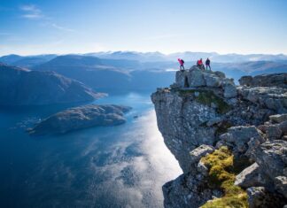 Unplug and Reconnect: Up Norway Redefines Corporate Work Retreats