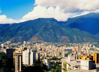 Earthquake Grounds Flights at Venezuela’s Main Gateway