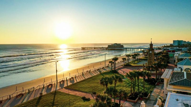 Sunny days and planner incentives in Daytona Beach.