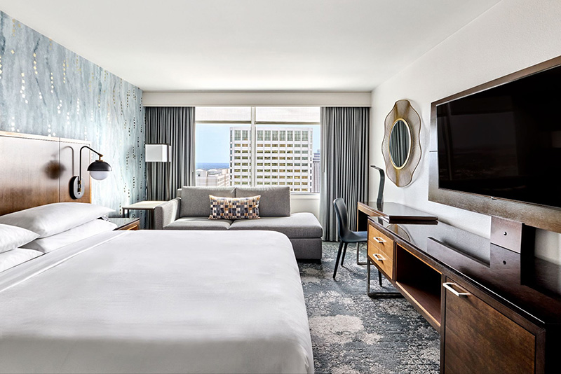 King Bed, Large Deluxe Room at New Orleans Marriott