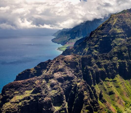 The Hawaiian Islands stunning scenery, cultural identify and wide selection of hotels and resorts make it an appealing incentive destination.